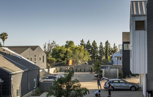 9363ac050c69d2725d16bc7344db857e_2_L